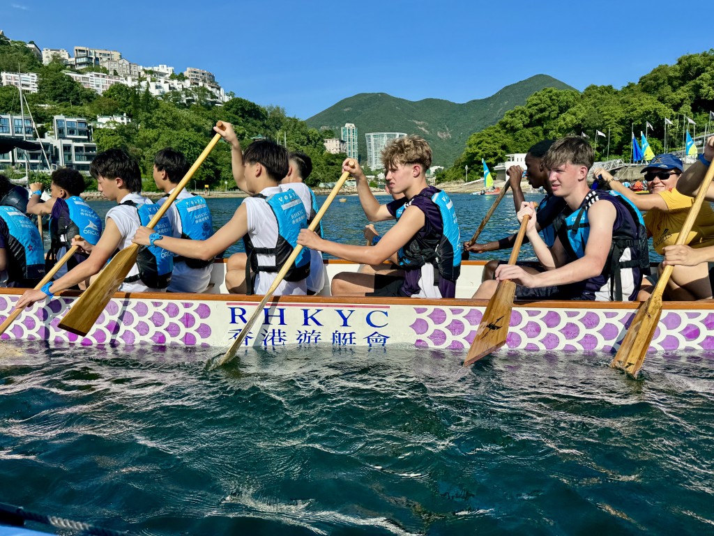 曼聯U16、香港U16、超聯青年選手隊上演龍舟友誼賽。圖片由筆者提供