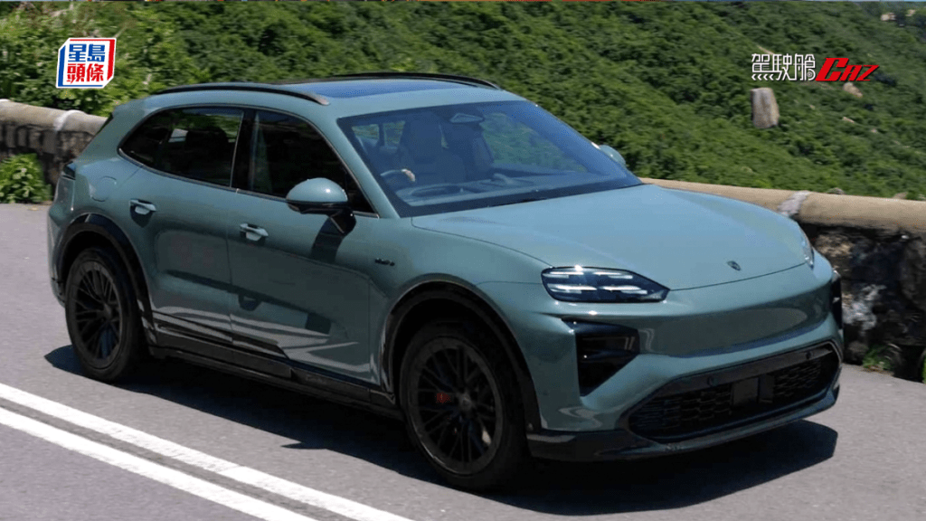 保时捷Cayenne Turbo Electric全新纯电顶级版四驱SUV输出1,156ps马力，0至100km/h加速2.5秒，它是笔者平生试过加速最癫快、操控最狠劲的SUV，完全违返物理常规似的。