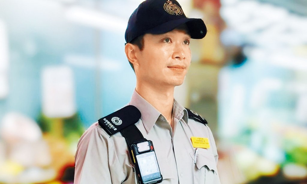 食物環境衞生署小販事務隊，今日起將陸續配備隨身攝錄機。