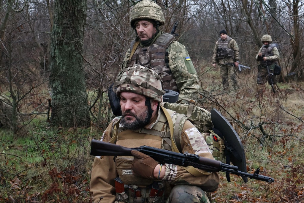 烏軍在扎波羅熱地區進行軍事訓練。路透社