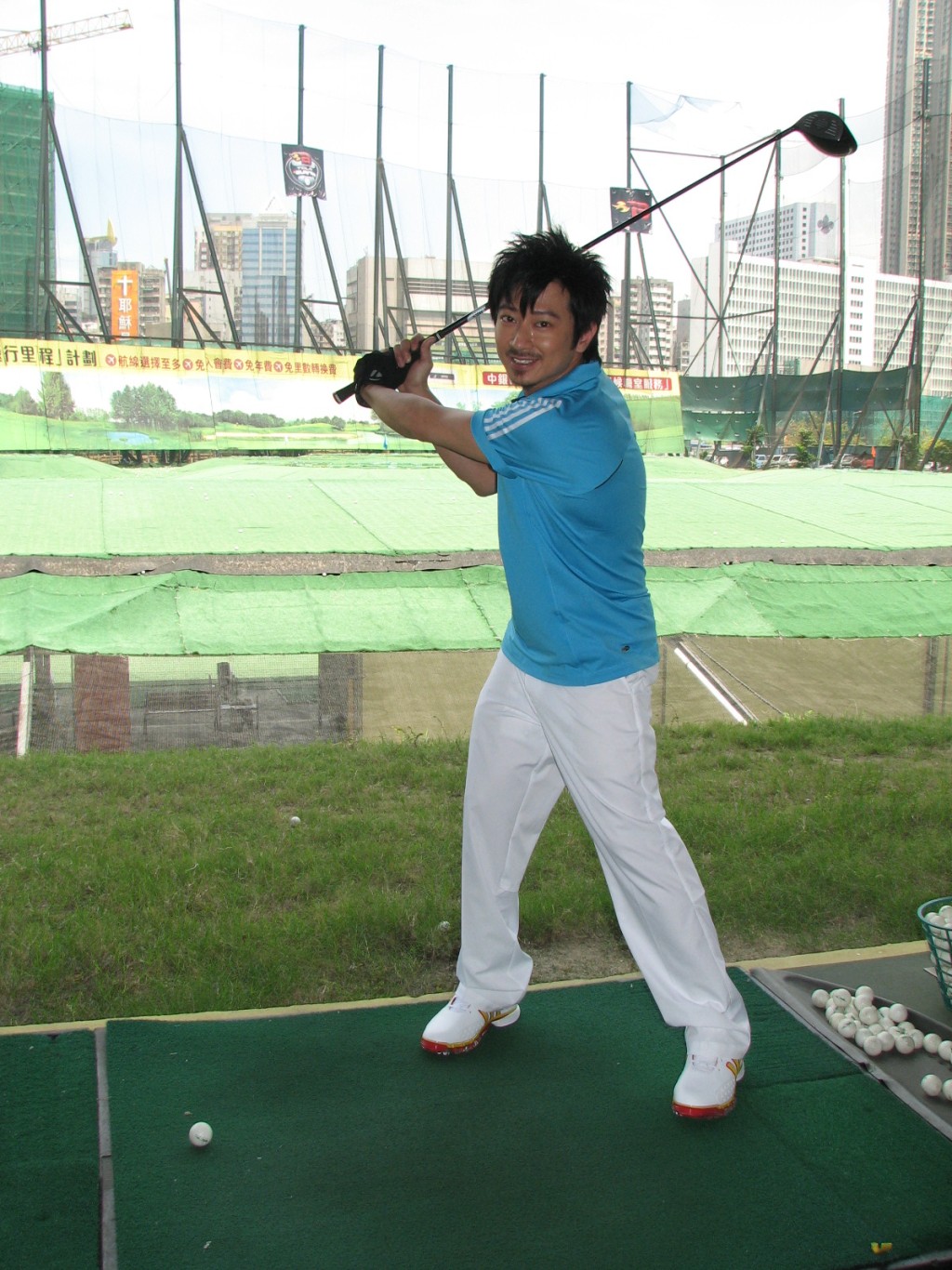 孫耀威以前在港曾出席高爾夫球活動。