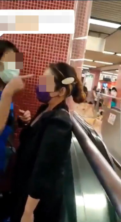 喪罵時旁若無人。