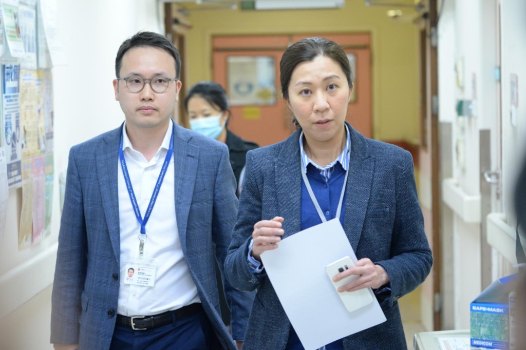 何嘉麗(右)表示,甘明光體型高大,要找適合心臟較困難。蘇正謙攝