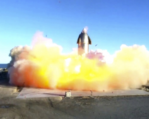 SpaceX星際飛船SN8原型機試飛著陸時爆炸。ap圖