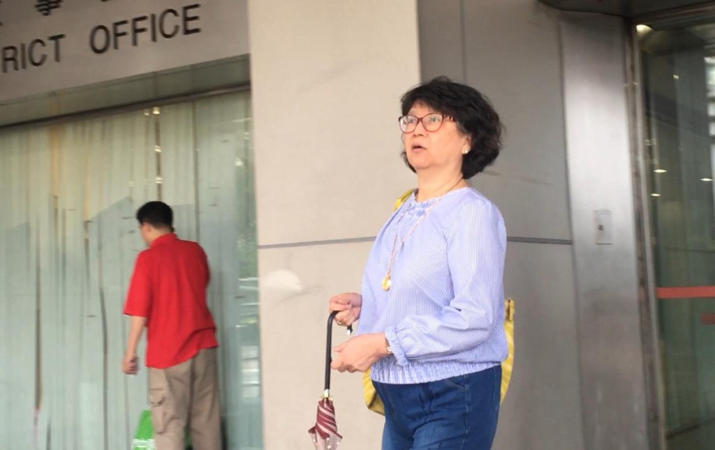 林寶芝(譯音)在庭上指,「有VIP卡有九折,老闆開張嗰時俾我嘅」。劉曉曦攝