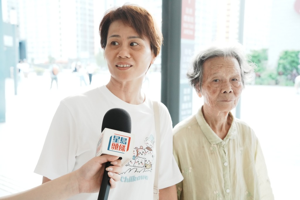 李女士讚揚董建華具備同理心,願意深入了解大眾的處境。汪旭峰攝 李女士讚揚董建華具備同理心,願意深入了解大眾的處境。汪旭峰攝