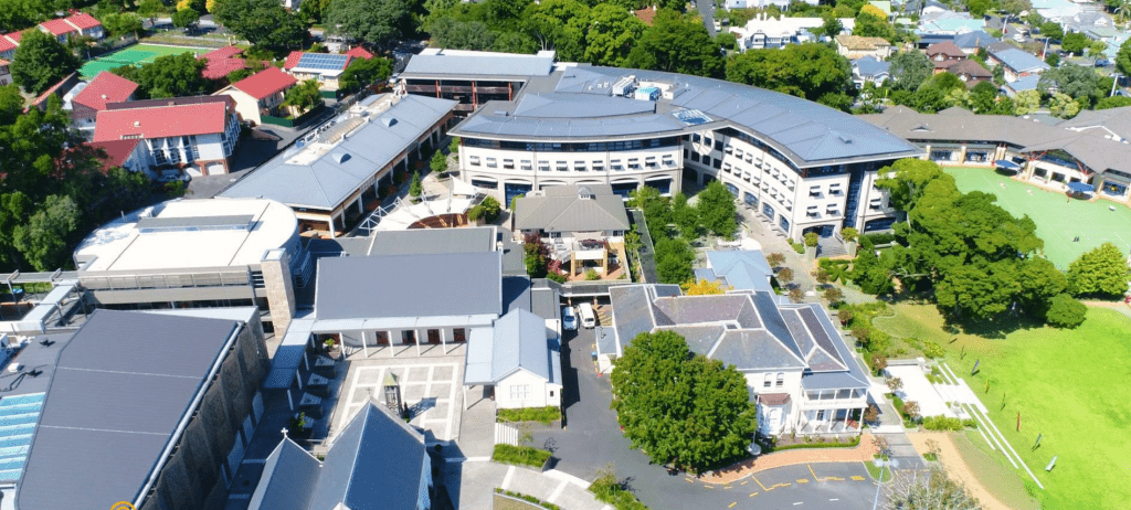 Chantel入讀當地著名私立寄宿女校奧克蘭拔萃女子學校（Diocesan School for Girls），此校位於奧克蘭城市中心的富人區Epsom。（圖片來源：Diocesan School for Girls）