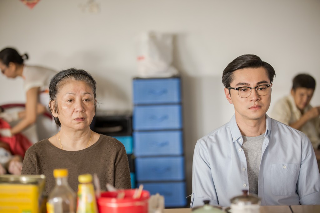 鲍姐跟黄浩然在《大手牵小手》大耍温情牌。