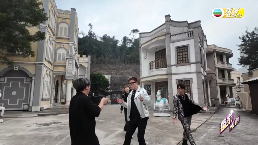 刘可拍MV时更展现舞姿。