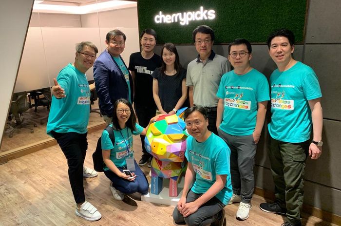 Cherrypicks總經理陳甘泉(左一)說,業界難以聘請數據分析人才,期望學術界培育更多人才,以配合行業發展的長遠需要。