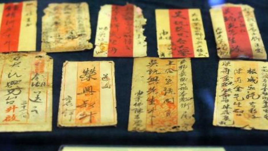 在泛黃的信箋上寫盡僑胞在異國的艱難和鄉愁。新華社