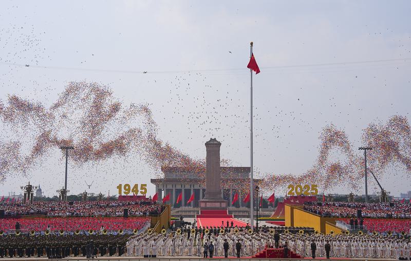 紀念中國人民抗日戰爭暨世界反法西斯戰爭勝利80周年大會在北京隆重舉行。新華社圖片 紀念中國人民抗日戰爭暨世界反法西斯戰爭勝利80周年大會在北京隆重舉行。新華社圖片
