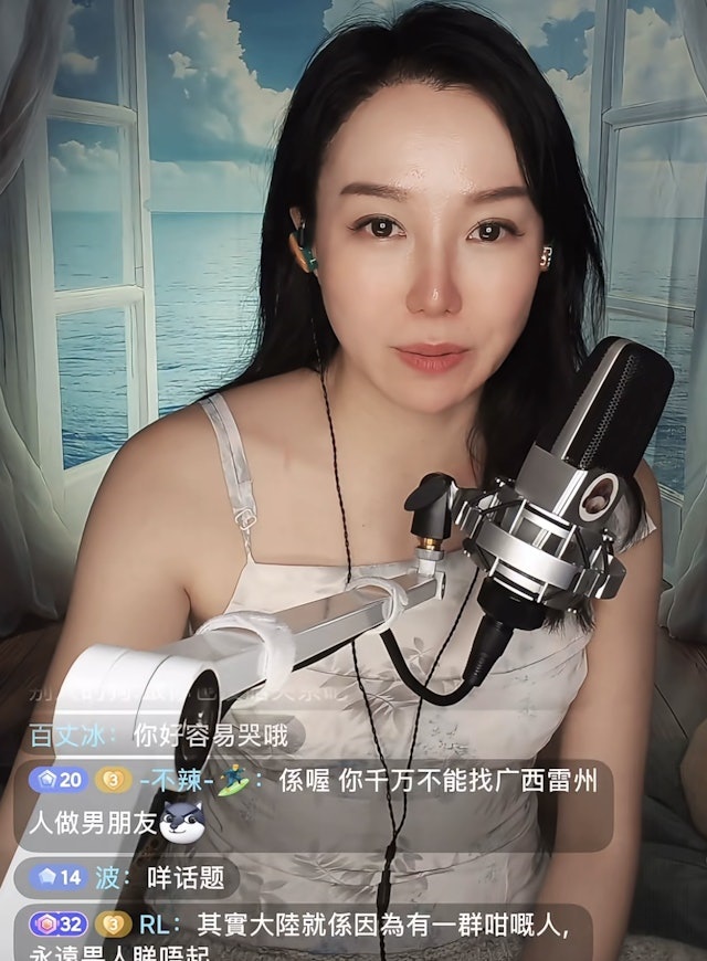 甄采浠日前開直播,當有網民提起狗肉和貓肉,她忍不住即時流淚。 甄采浠日前開直播,當有網民提起狗肉和貓肉,她忍不住即時流淚。