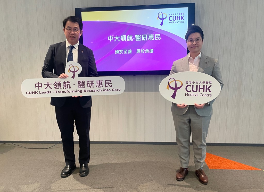 左起：中大醫院行政總裁鍾健禮、中大醫院候任財務總監馬凱雲。