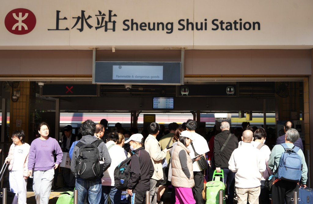 今日（25日）是聖誕節及元旦長假期首日，不少港人選擇北上旅遊。