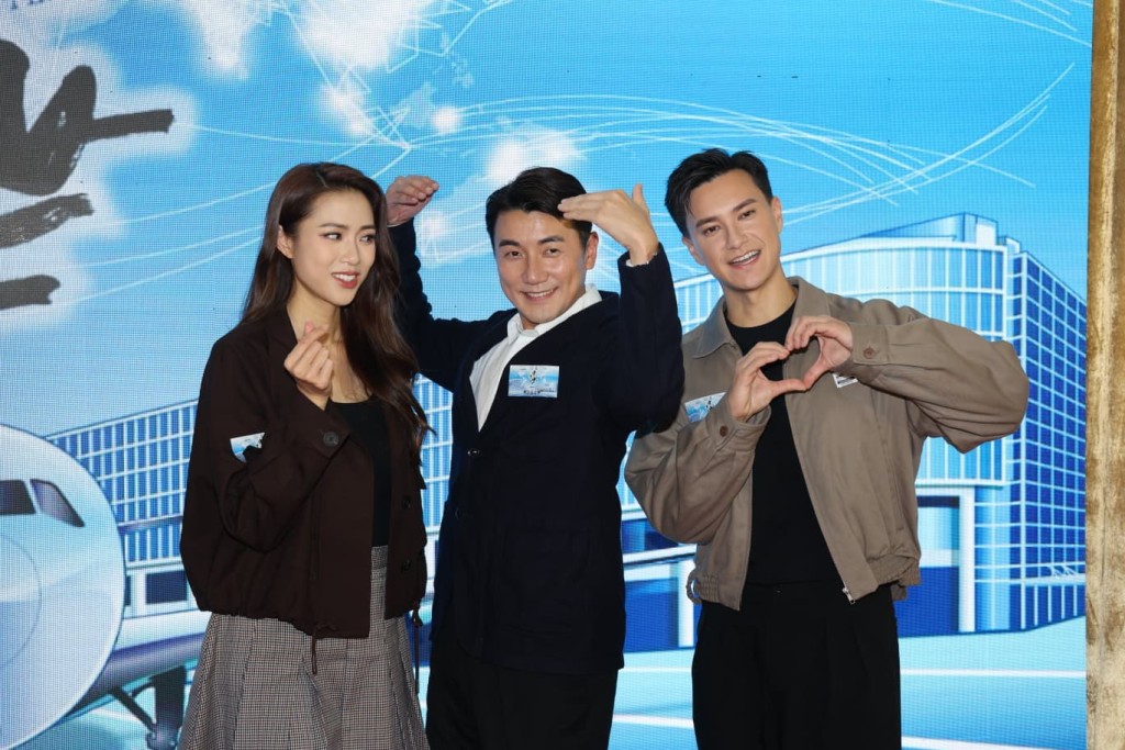 洪永城笑稱劉穎鏇惹狂蜂浪蝶,劉穎鏇表示狂蜂浪蝶正是洪永城。 洪永城笑稱劉穎鏇惹狂蜂浪蝶,劉穎鏇表示狂蜂浪蝶正是洪永城。