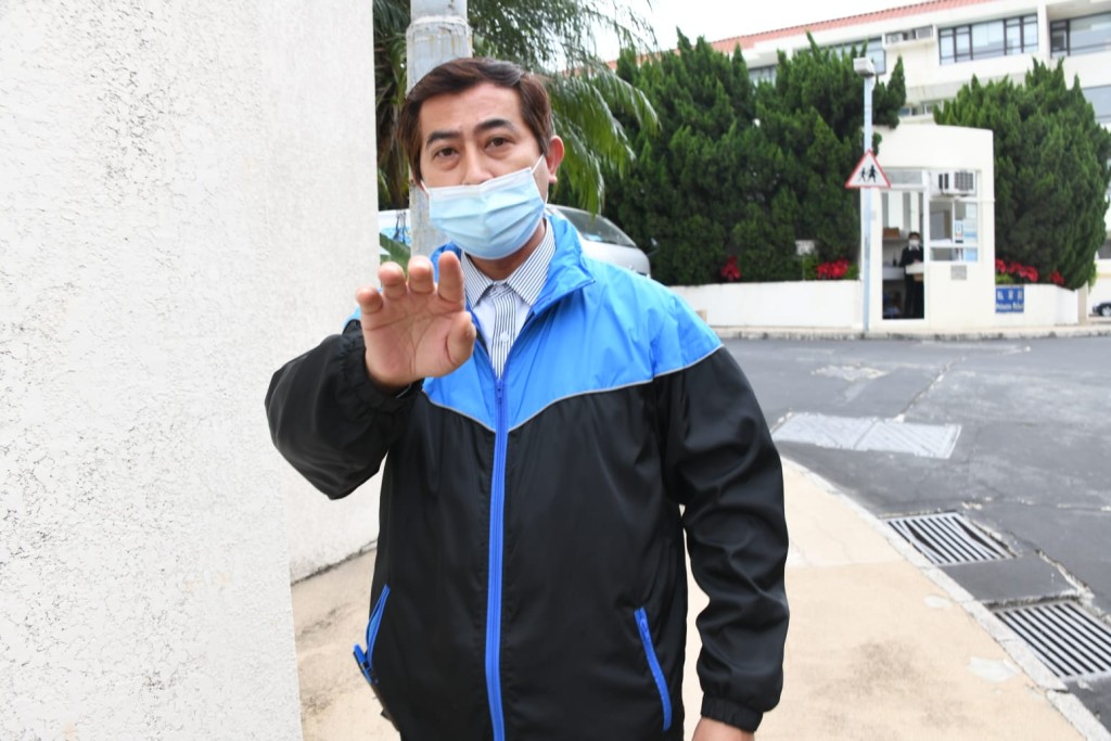由於前往現場必須經過赤柱山莊,該屋苑保安員以私家路為理由,拒絕記者前往。
