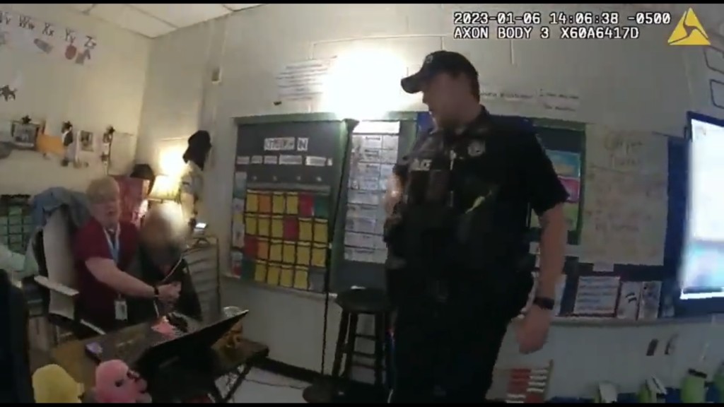 6歲童槍傷老師後被教職員制服，對到場警員嗆聲。 NNPD