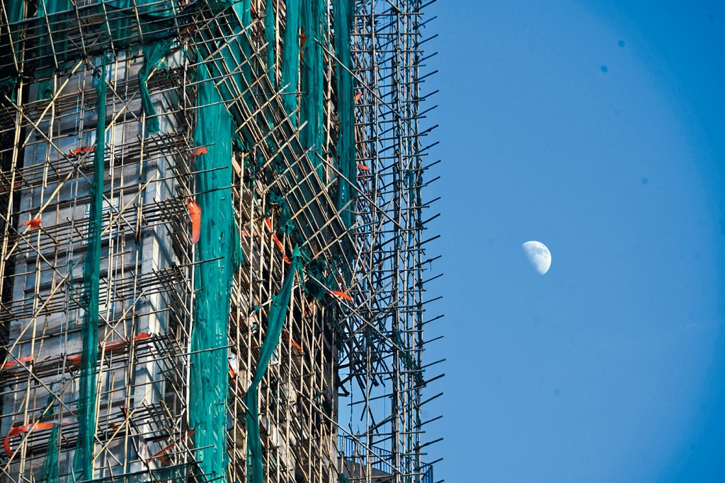 屋宇署指，截至昨日已巡查250幢進行外牆維修的樓宇。