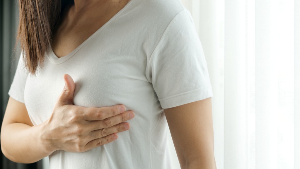 35歲女醫生患惡性乳癌  疑因生活1習慣引發 出現7大症狀速求醫