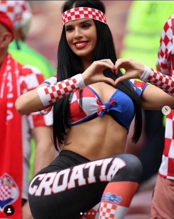 Ivana Knoll 4年前因穿着代表「格子軍團」的紅白格紋比基尼，露出火辣身材在俄羅斯世界盃爆紅。