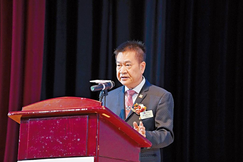 博愛醫院癸卯年董事局主席陳首銘博士上台致辭。