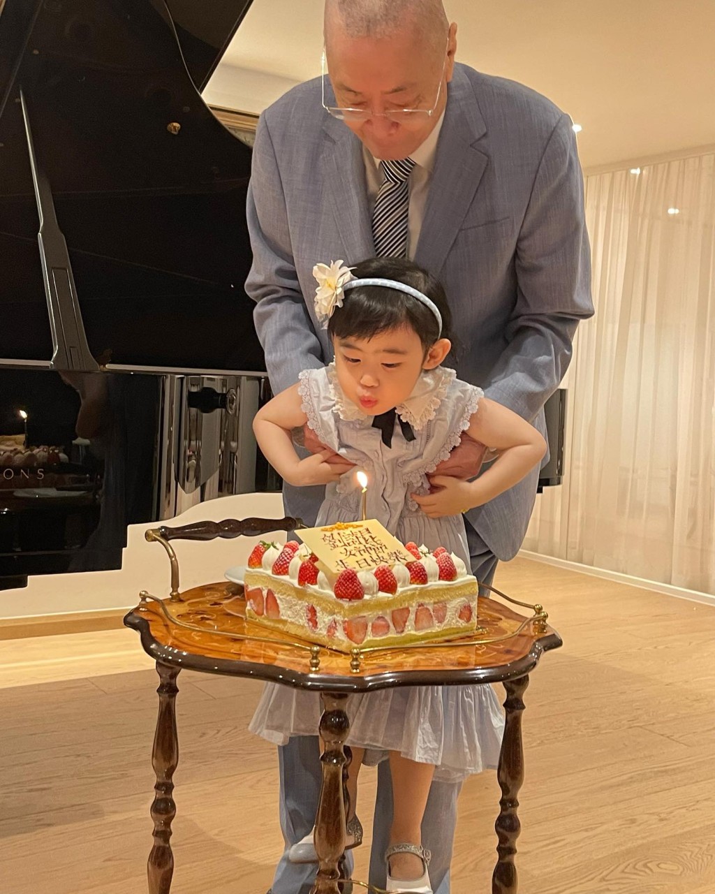 钢琴大师刘诗昆日前庆祝生日。