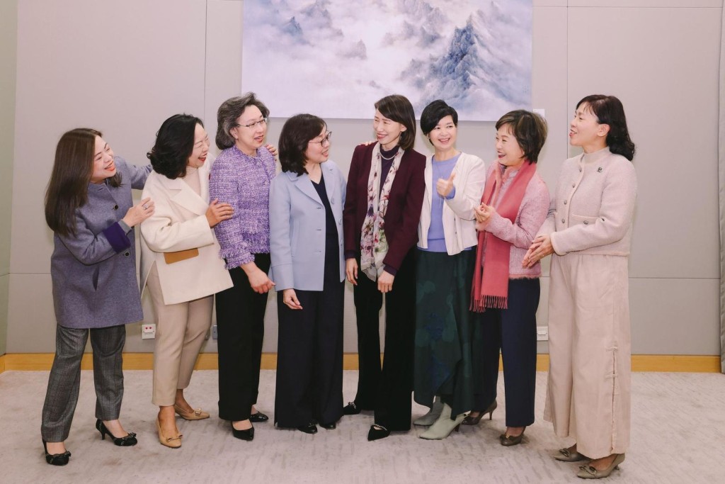 李家超亦感謝多位女性官員。
