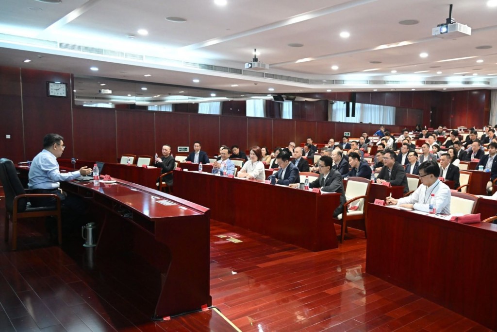 多名議員表示研修內容具高度啟發性。李慧琼fb 多名議員表示研修內容具高度啟發性。李慧琼fb
