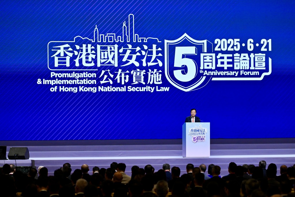 他回顧修例風波,說句普通話都有可能捱打。 他回顧修例風波,說句普通話都有可能捱打。