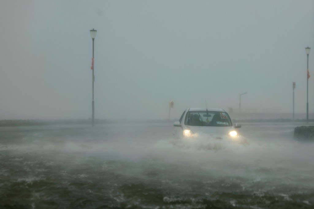 風暴令愛爾蘭交通受阻。路透社