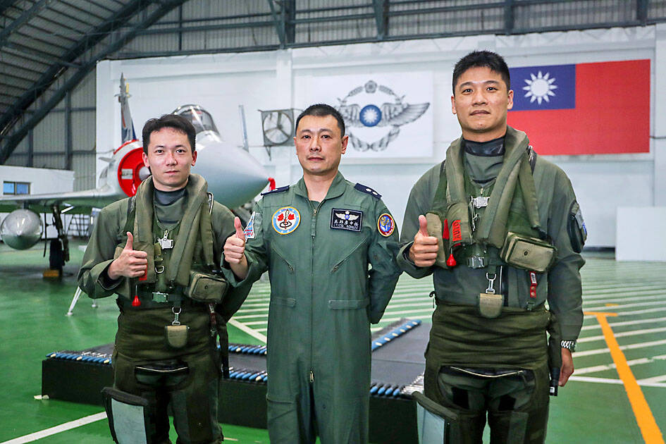 台灣每年派軍官和北約交流並參加訓練課程。