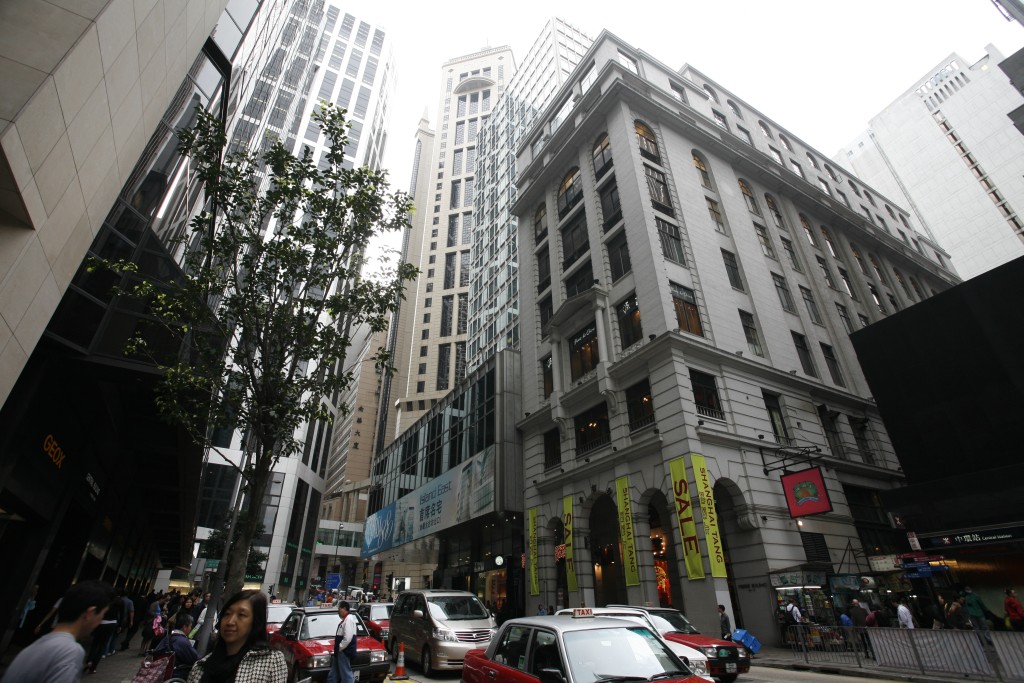 中環畢打行地舖由珠寶店承租，月租約100萬。