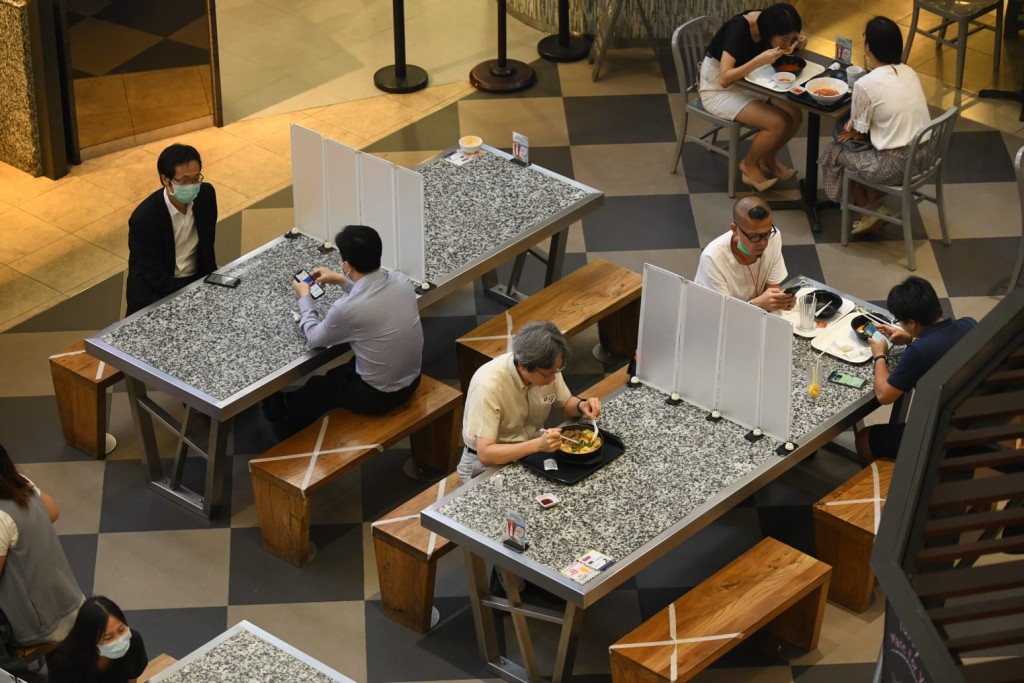 堂食明日可以放寬限制。