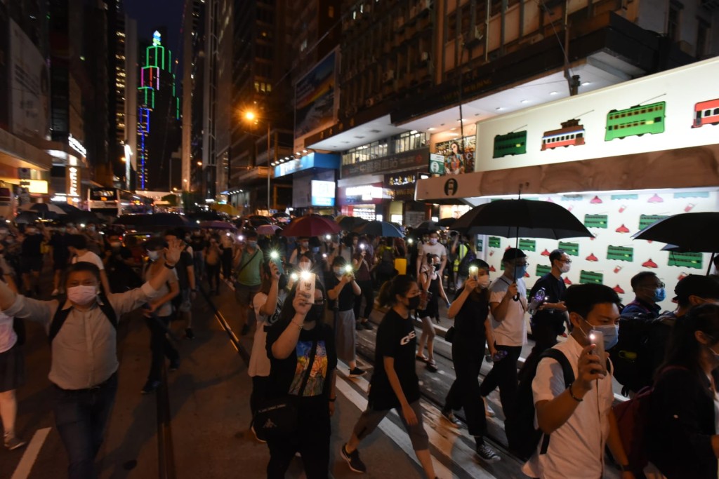 中環有示威者佔據馬路。
