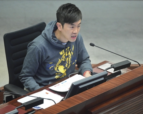 立會議員鄭松泰拒打疫苗。資料圖片