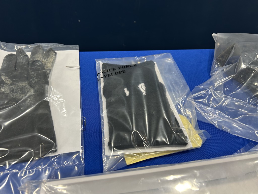 疑犯作案時頭套。 疑犯作案時頭套。