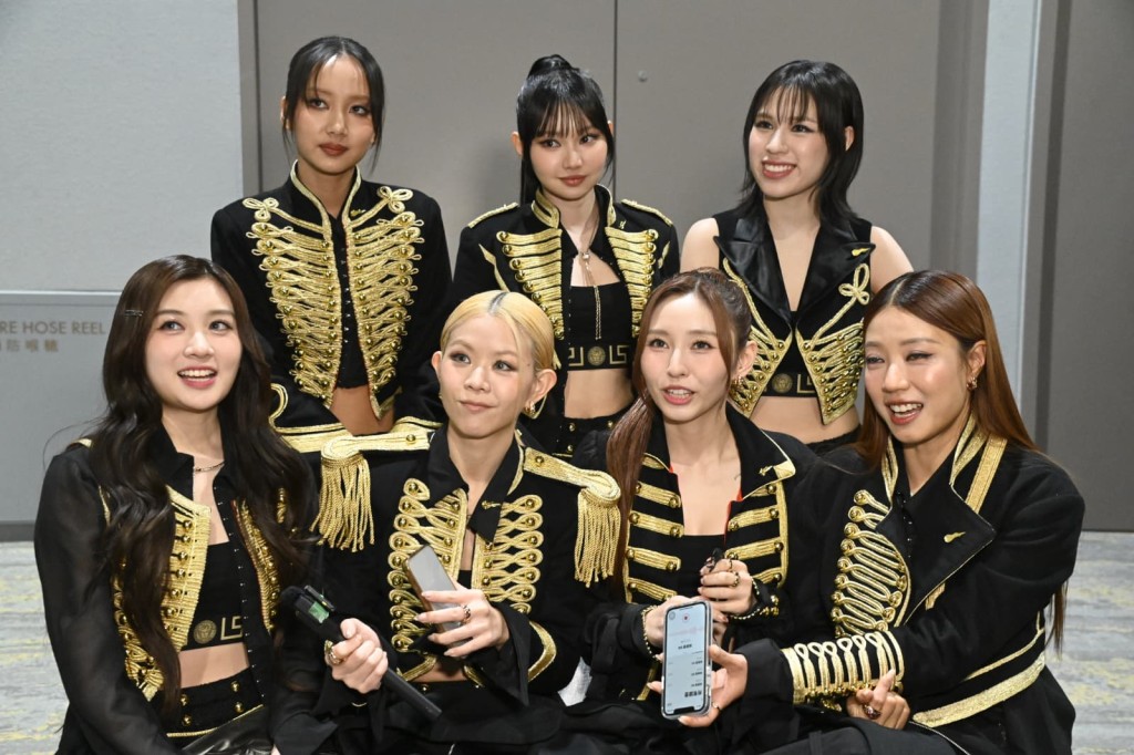 COLLAR事隔20年首夺“组合金奖”接棒Twins。