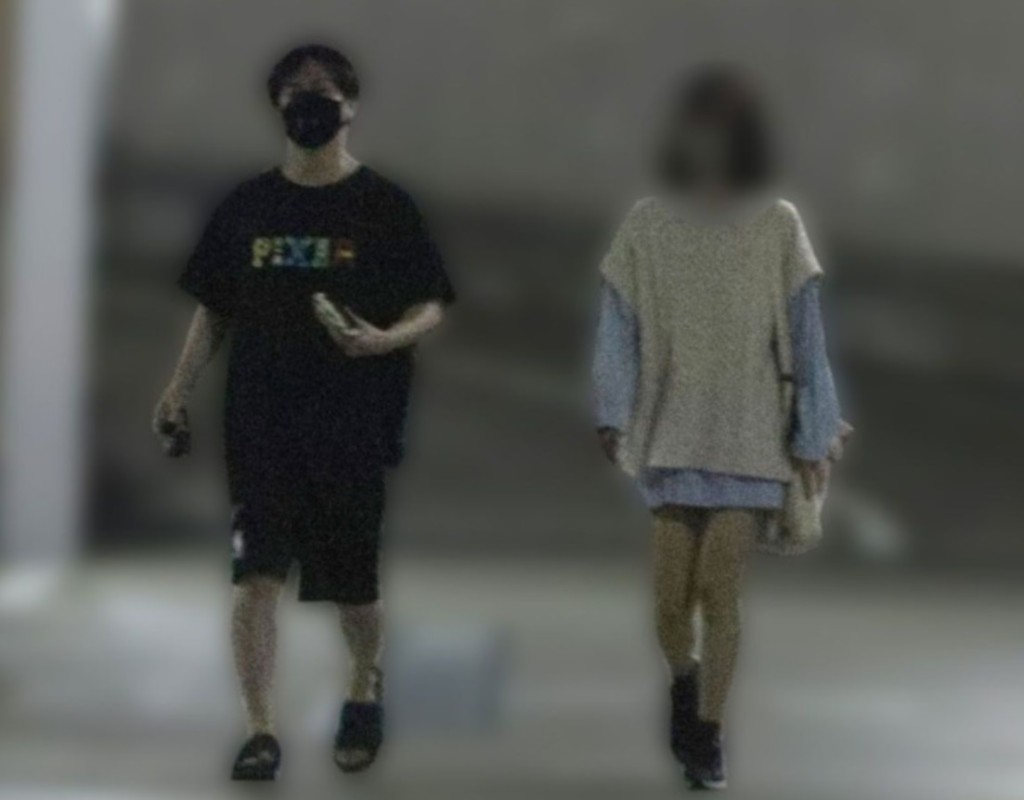 鈴木被踢爆偷食,帶女回家及去酒店。