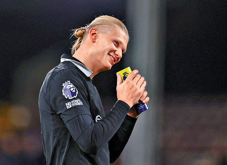 夏蘭特當選今場最佳球員，祝賀自己百球里程碑。