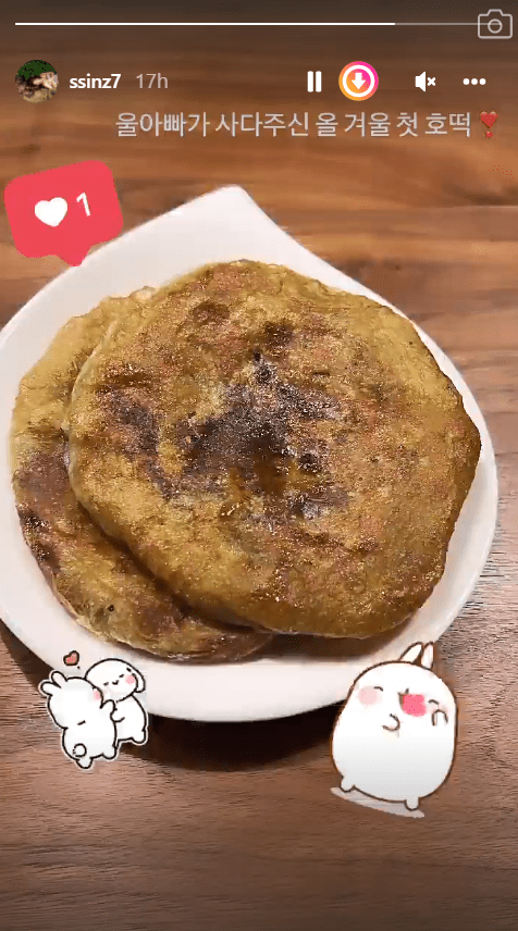 朴信惠昨晚（10日）仲喺IG限時動態，分享父親買給她的煎餅。