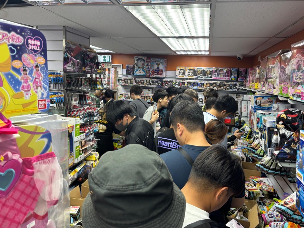 不少市民到場挑選心頭好。 不少市民到場挑選心頭好。