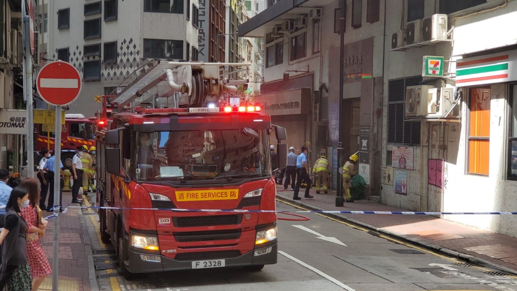 消防员到场将火救熄。