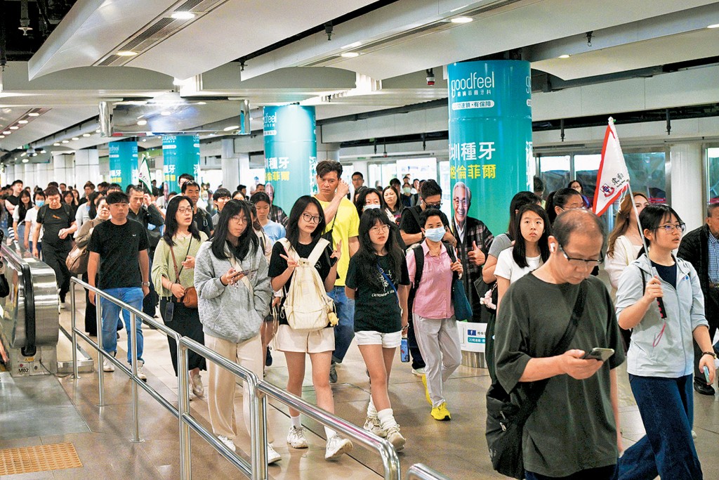 一連5日的內地勞動節黃金周假期將於本周五展開，入境處預計約有600萬人次經各海、陸、空管制站進出香港。