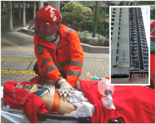 救護員到場將傷者送院治理。林思明攝