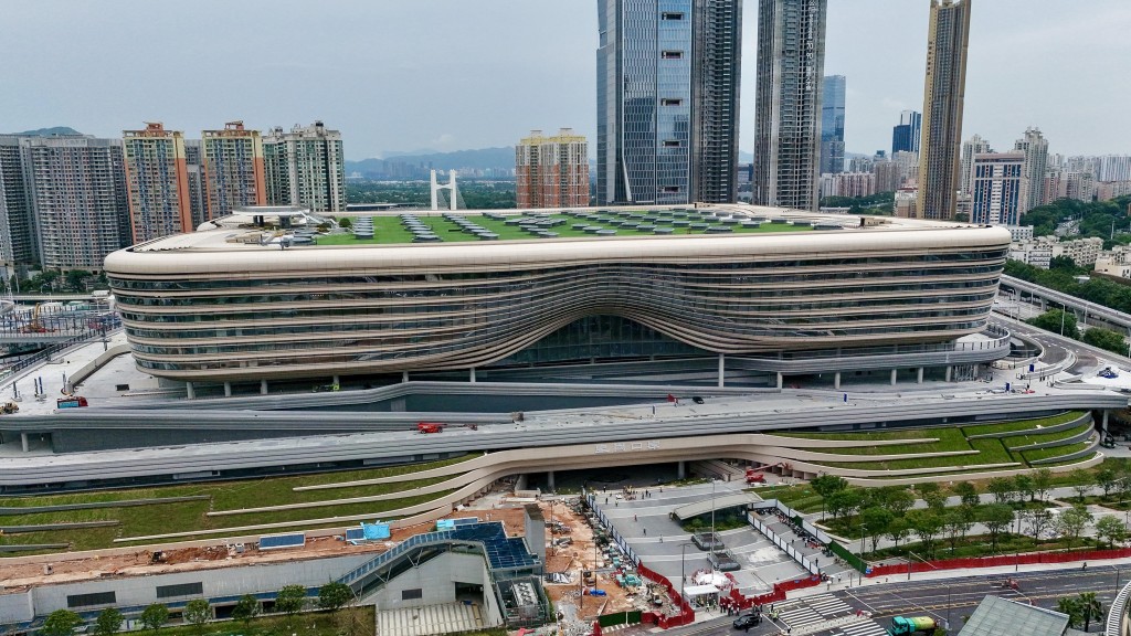 新皇岗口岸︱邓炳强：正在调适电脑系统 与内地商讨延长其他陆路口岸通关时间