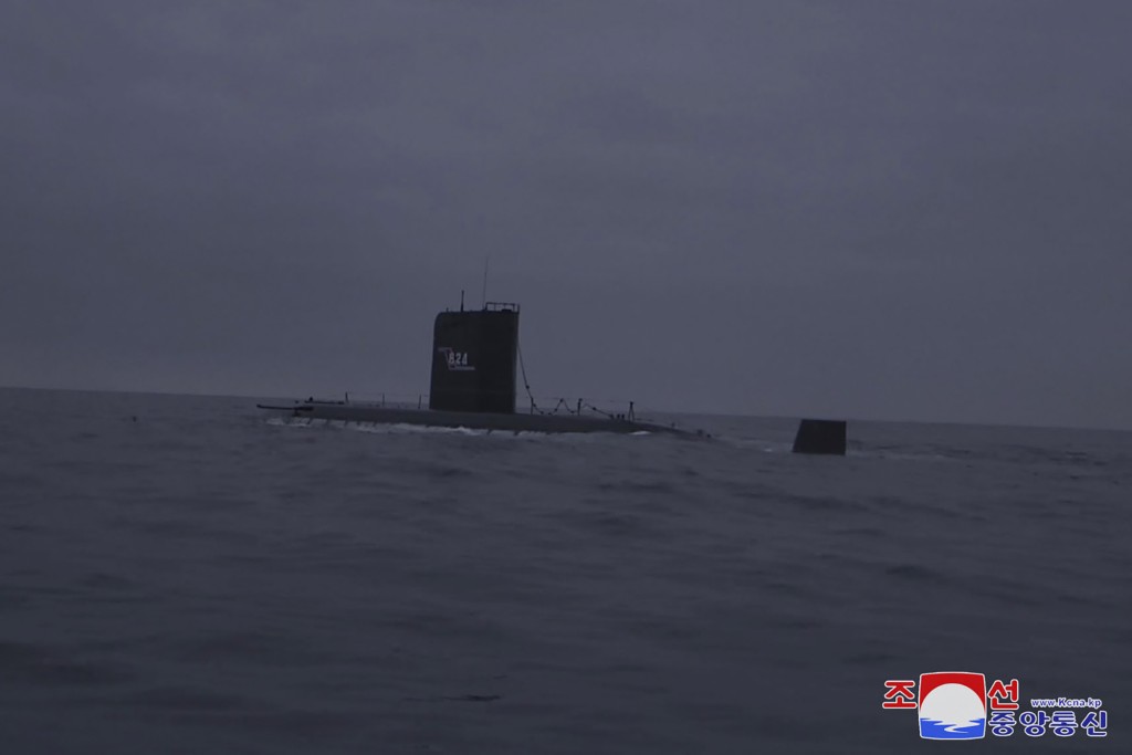 北韩从潜艇试射了两枚战略巡航导弹，并击中预定目标。AP/朝中社