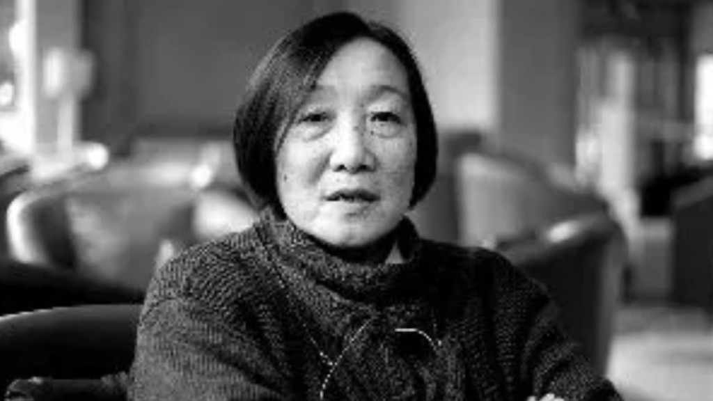 羅點點（左二）與周太和（右一）等友人。