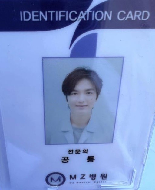 李敏鎬早前曾公開在劇中的醫生證件道具。