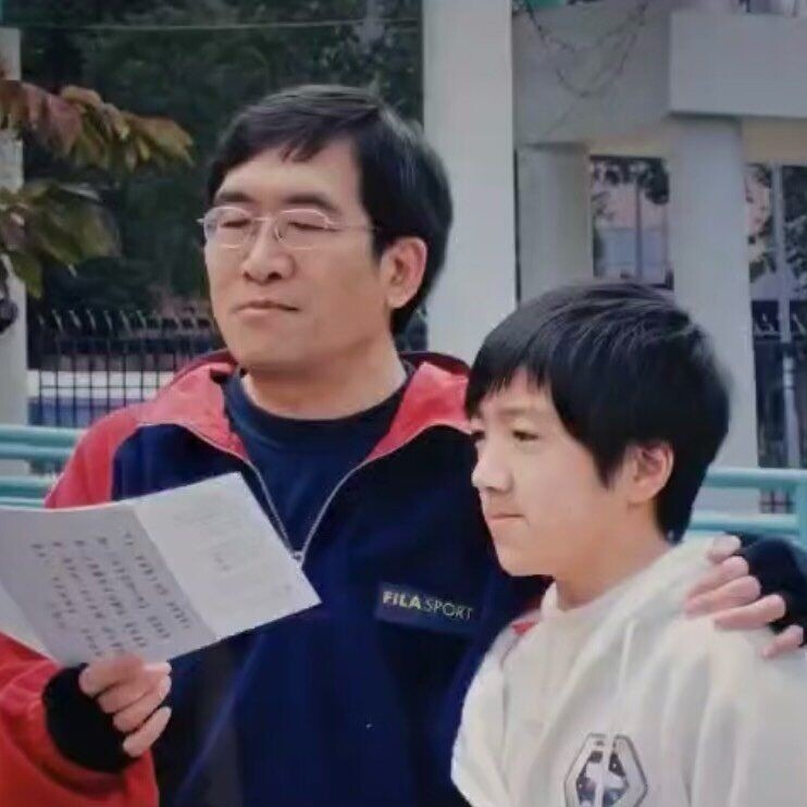 阿Mo李啟言選童年父子合照，道盡與李盛林牧師的感情。